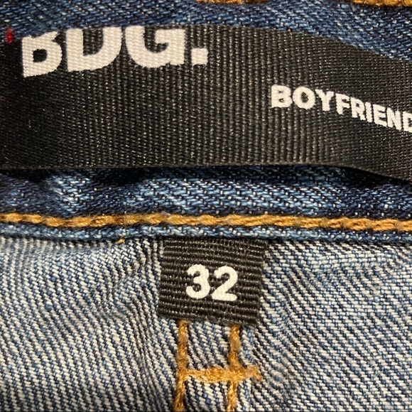 BDG Sz 32 Boyfriend Distressed High Rise Mid-Wash  Shorts - Picture 5 of 5